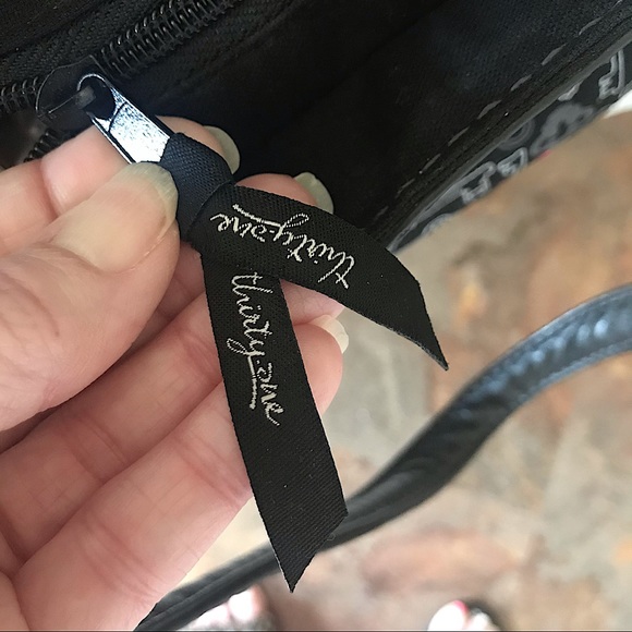 🆕🔥THIRTY ONE SUPER CUTE PURSE/BLACK&WHITE&SILVER W/LOGO IN PINK ON THE FRONT! - Picture 3 of 17